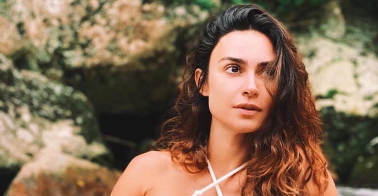 Thaila Ayala surge com a barriga trincada e fãs disparam: ”Deusa da perfeição”