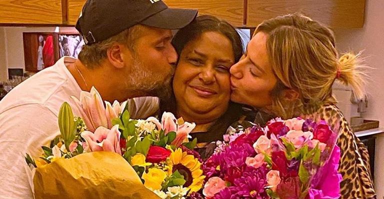 Bruno Gagliasso e Giovanna Ewbank emocionam com homenagem à funcionária de casa: ”Uma mãe!”