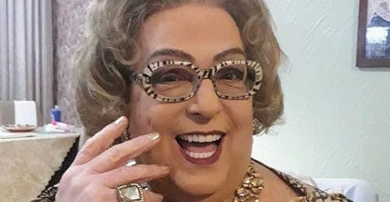 Em tratamento contra câncer, Mamma Bruschetta aparece careca: ”Ser feliz e alegre”