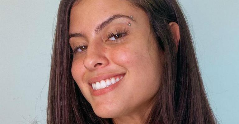 Ex-BBB Hana Khalil é internada após consumo de água contaminada
