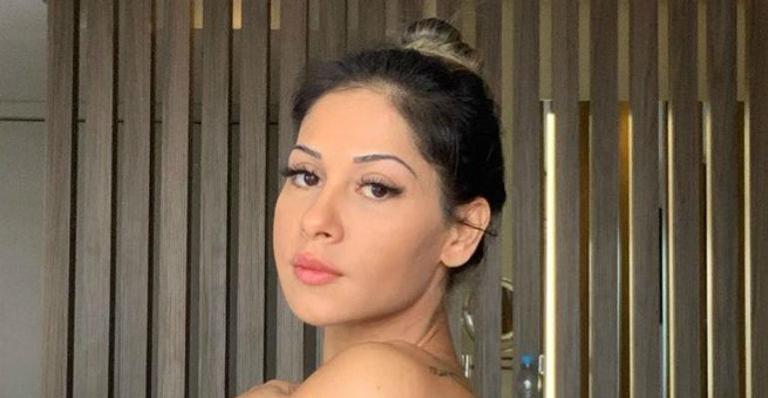 De biquíni, Mayra Cardi mostra estrias e desabafa: ”Eu sou de verdade e igual a todas vocês”