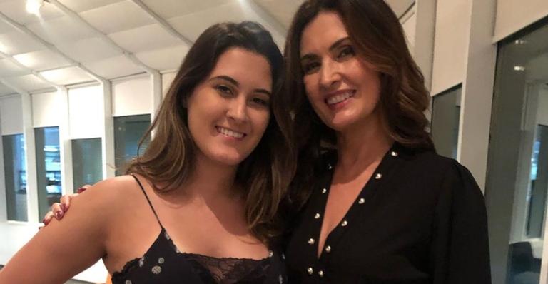 Super bronzeada, filha gata de Fátima Bernardes mostra o corpo de biquíni em clique raro