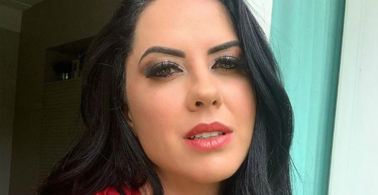 De biquíni fio-dental, Graciele Lacerda deixa fãs babando ao empinar bumbum