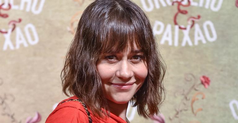 De biquíni, Alessandra Negrini esbanja boa forma e impressiona web: ”Espetáculo”