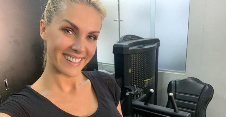 Ana Hickmann compartilha rotina de treino: ”Começando a semana fitness”