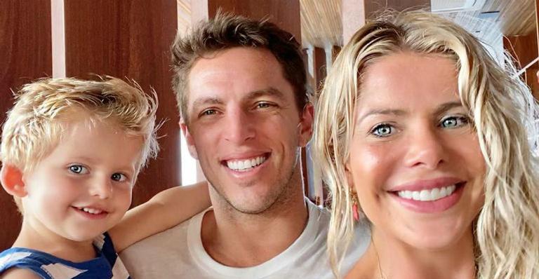 Karina Bacchi mostra dia de sol ao lado de Amaury Nunes e Enrico e se declara: ”Momentos felizes”