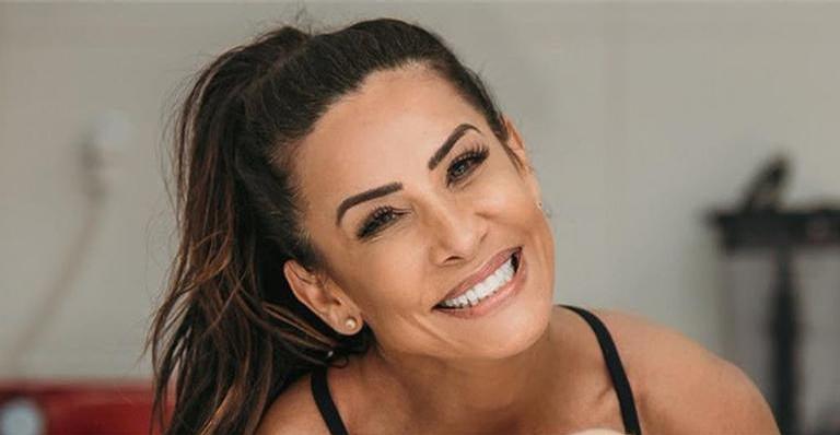 Scheila Carvalho mostra a filha dançando em show do marido e choca web: ”Me representa!”