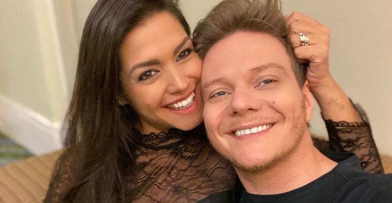 Em Orlando, Thais Fersoza inicia as homenagens um dia antes do aniversário do maridão, Michel Teló
