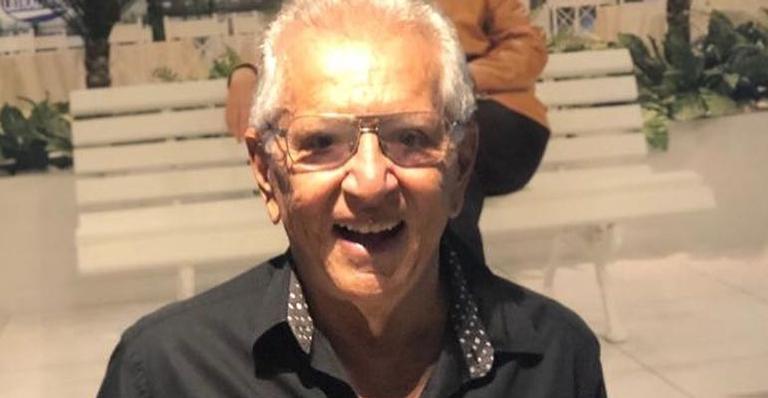 Carlos Alberto de Nóbrega deixa hospital após uma semana internado, mas cancela viagem de férias