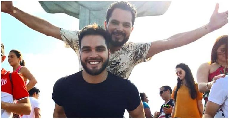 Filho de Luciano Camargo se declara para o pai: ”Te amo, meu baixinho”