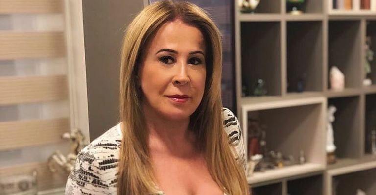 Sem sutiã, Zilu Camargo posa deslumbrante em clique sensual
