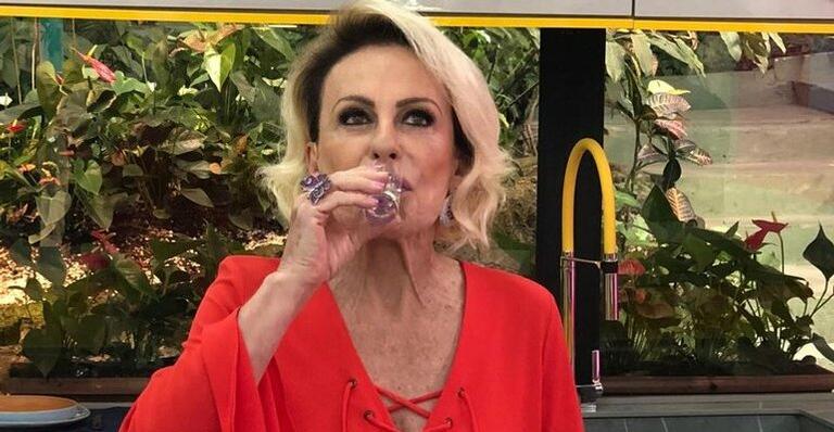 No Mais Você, Ana Maria Braga surpreende ao beber cachaça ao vivo