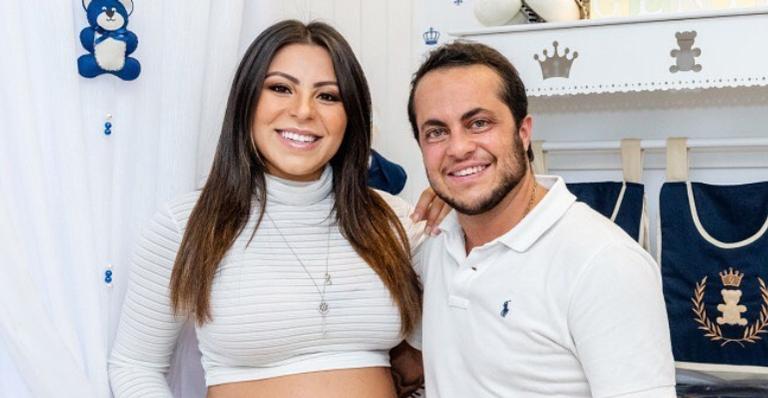 Andressa Ferreira se derrete ao ver Thammy Miranda dando banho em Bento em momento fofíssimo