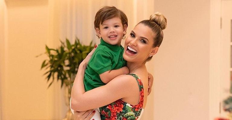 Andressa Suita mostra Gabriel reagindo à foto da família e emociona: ”Caiu uma lágrima aqui”