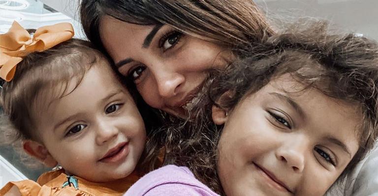 Mãe de duas, Bella Falconi abre o jogo sobre maternidade: ”Encaro o desafio com muita dificuldade”