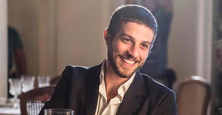 Chay Suede exibe novos cliques da filha recém-nascida e web fica encantada: ”Te amo!”