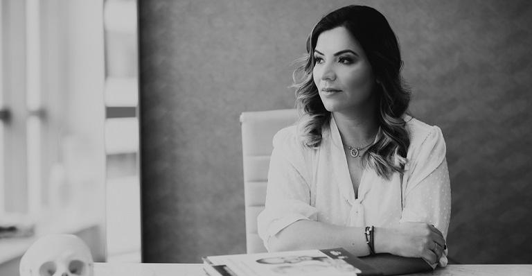 Dra. Vanessa Thiesen – única dentista brasileira a palestrar no maior congresso de estética mundial