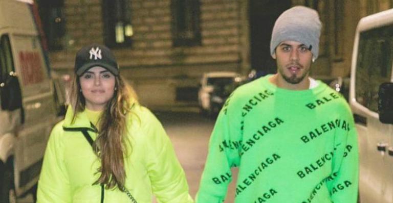 Em viagem para Orlando, Zé Felipe surge dando beijão na noiva, Isabella Arantes