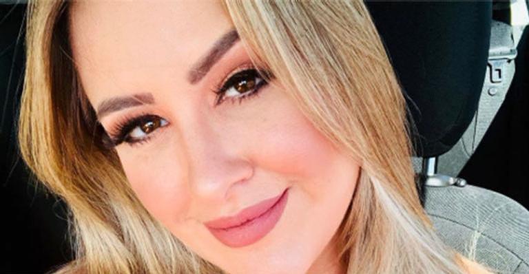 Ex-BBB Patrícia Leitte exibe corpão de biquíni branco de fita: ”Amo minha marquinha”