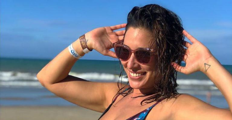 Grávida de 8 meses, Giselle Itié diverte fãs ao revelar que usa barriga como apoio