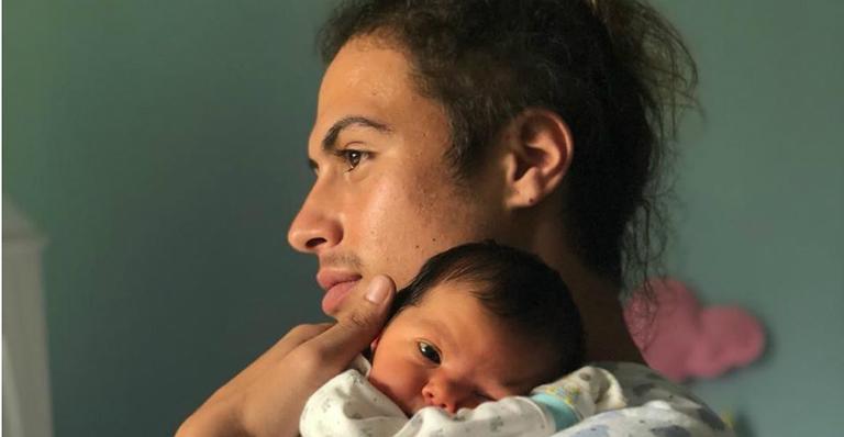 Francisco Vitti comemora mêsversário da sobrinha com post na web: ”O amor só vai aumentando”