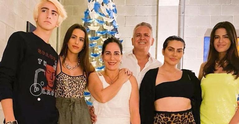 Em seu aniversário, Orlando Morais ganha surpresa emocionante de Gloria Pires e dos filhos