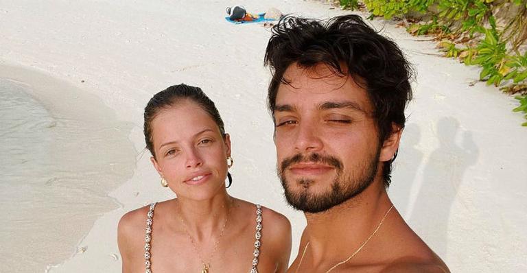 Rodrigo Simas e Agatha Moreira aparecem com equipamento de mergulho curtindo dia nas Maldivas