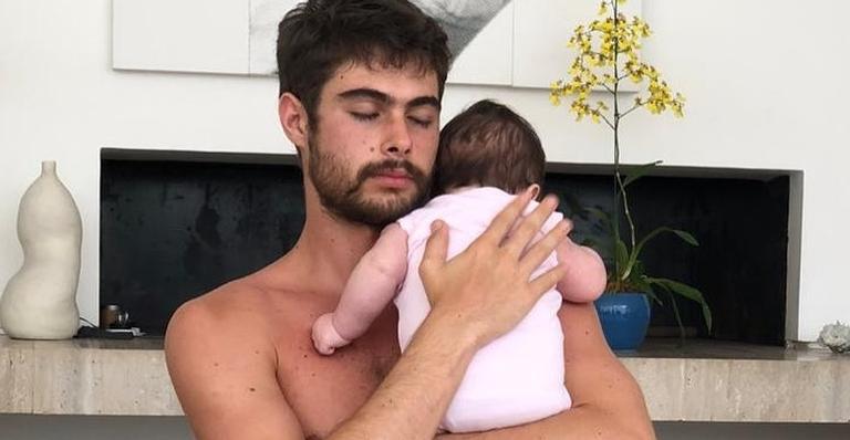 Tatá Werneck exibe momento fofíssimo de Rafa Vitti e Clara Maria tomando banho juntos