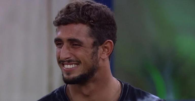 BBB 20: Solteiro, Lucas Chumbo fala sobre Rafa Kalimann