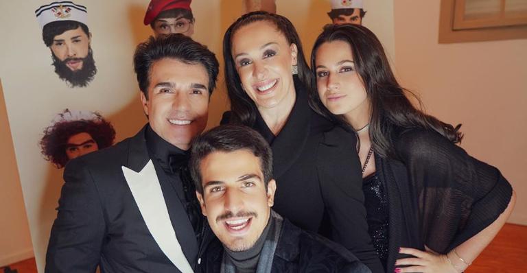 Em Portugal, Claudia Raia surge ao lado dos filhos e do marido e se declara: ”Todo mundo juntinho”