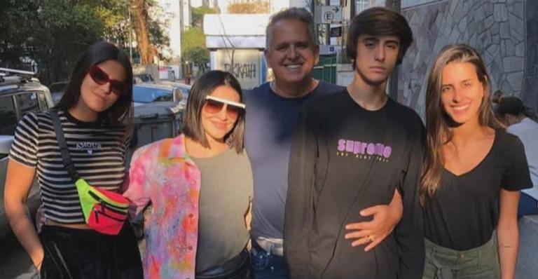Orlando Morais ganha surpresa de aniversário dos filhos e se derrete: ”Vocês que me fazem feliz”