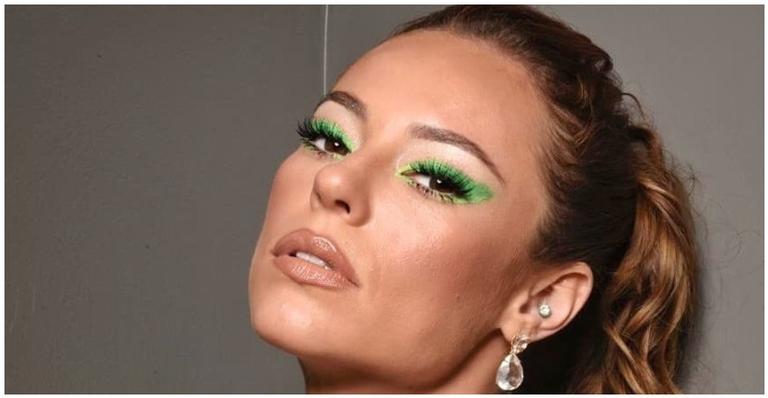 Rainha de bateria da Grande Rio, Paolla Oliveira mostra muito samba no pé em ensaio