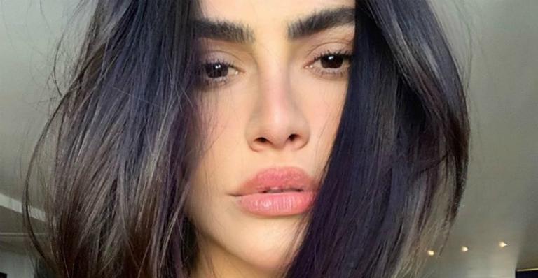 Cleo surge em clique ousadíssimo e fãs elogiam: ”Gata”