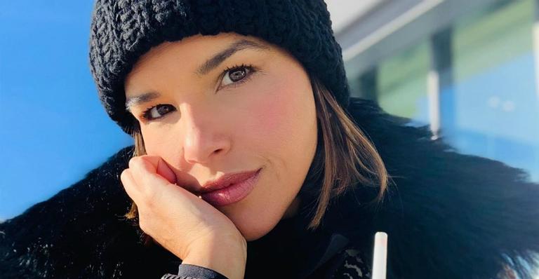 De biquíni, Mariana Rios posa com cacho de banana e fãs brincam: ”Cuidado com o King Kong”