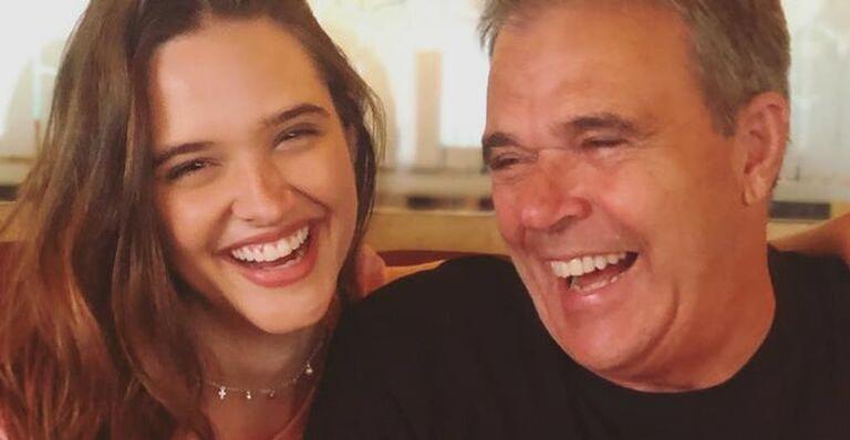 Juliana Paiva emociona ao relembrar morte do pai: ”Faz a gente repensar”