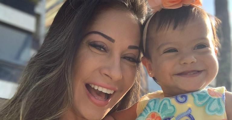 Mayra Cardi encanta ao posar ao lado da filha em momento fofo: ”Não tem duplinha mais perfeita”
