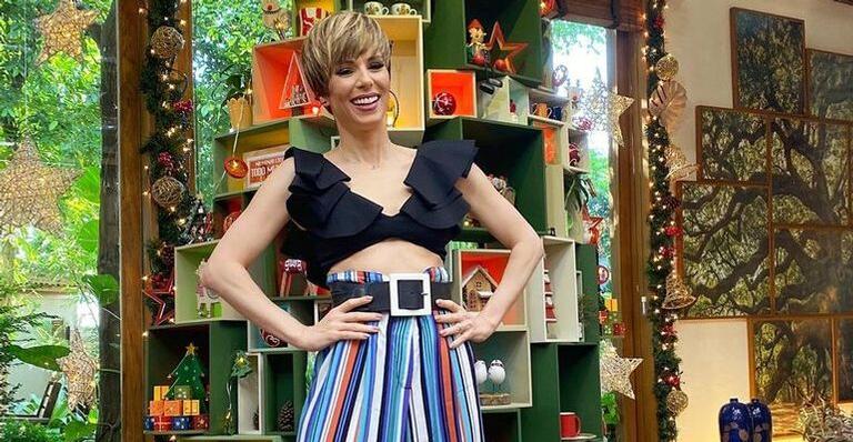 Na academia, Ana Furtado exibe tanquinho e revela que antecipou a menopausa