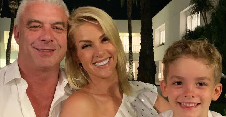 Ana Hickmann encanta seguidores com registro de sua família