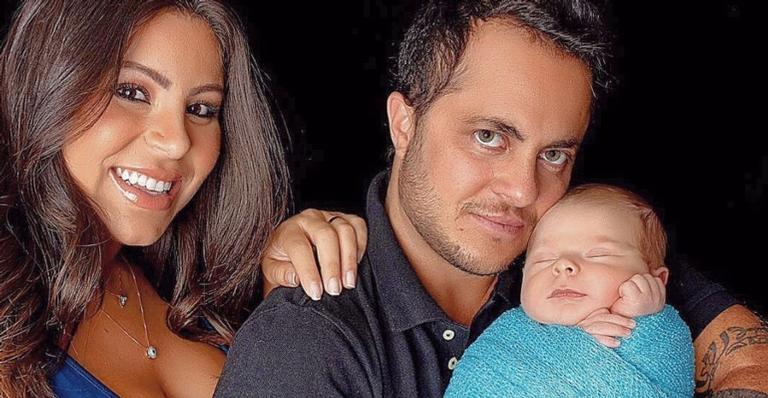 Thammy Miranda exibe cliques lindíssimos de ensaio ao lado do filho, Bento, e da esposa, Andressa