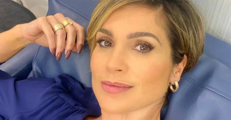 Logo após a estreia, Flávia Alessandra posa ao lado de parte do elenco de ‘Salve-se Quem Puder’