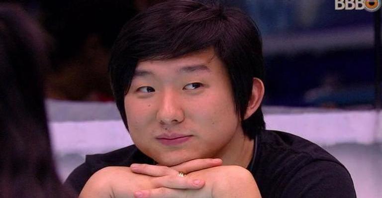 BBB20: Pyong Lee desabafa com Flaylane sobre as votações do paredão: ”Evito conflito”