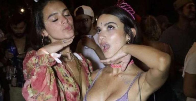 Bruna Marquezine relembra como amizade com Manu Gavassi começou: ”Te admiro e te amo”