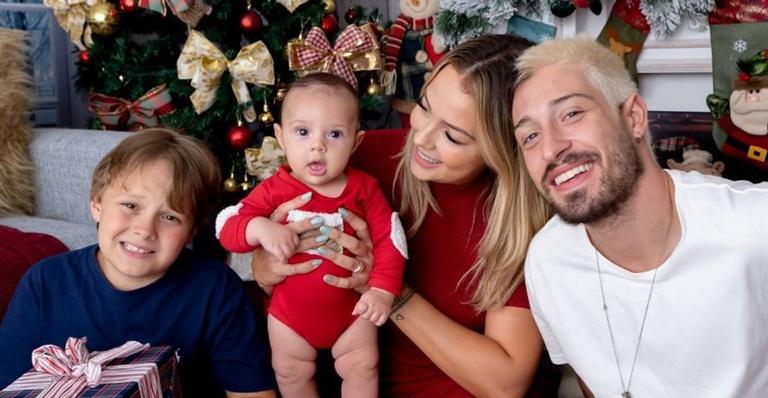 Vinicius Martinez compartilha clique fofíssimo de Davi Lucca e Valentin: ”Família é isso”