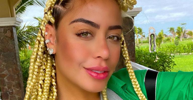 Rafaella Santos faz registro de sua ação humanitária na África: ”Ore pelo mundo!”
