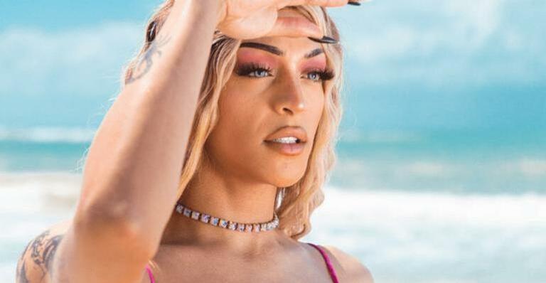 Pabllo Vittar exibe curvas poderosas em preparação para o Carnaval: ”Tá chegando!”