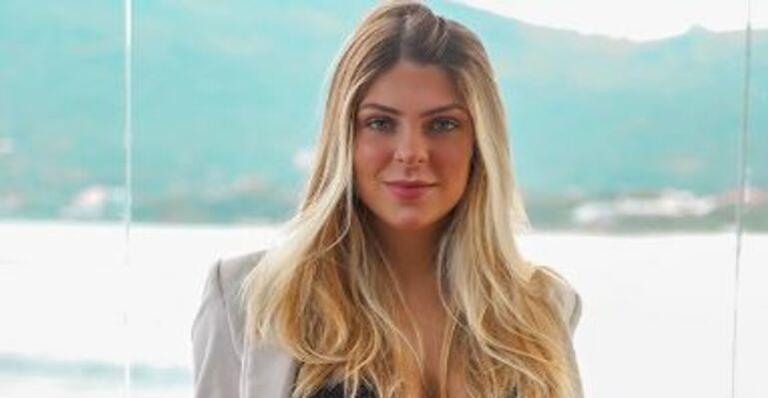 Blogueira Ana Bruna Avila é mordida por tubarão enquanto tirava foto: ”Arrancou um pedaço!”