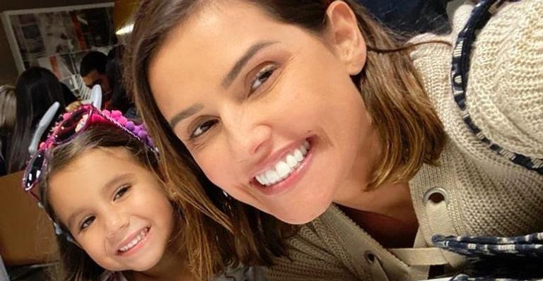 Em vídeo, Deborah Secco relembra momento fofo com Maria Flor e encanta: ”Crescem muito rápido”
