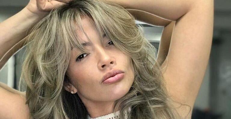 Ex-BBB Fani Pacheco coloca bumbum para jogo em clique na piscina