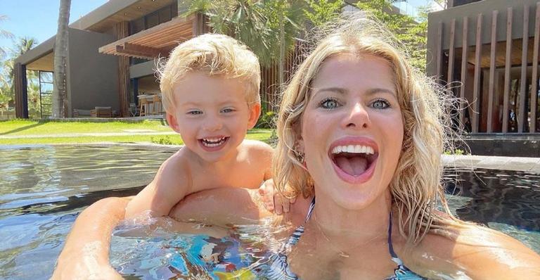 Karina Bacchi compartilha álbum de fotos encantadoras do Enrico: ”Sorriso que colore a vida”