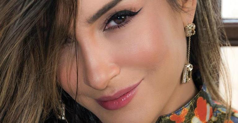 Claudia Leitte surge em foto sexy e corpão deixa seguidores em choque: ”Sarada demais”